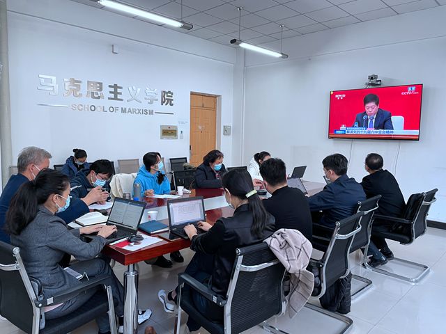 万象城罗马体育西甲联赛awcg观看十九届六中全会新闻发布会-中关村教工会场1_副本.jpg