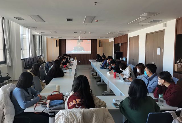 万象城罗马体育西甲联赛awcg观看十九届六中全会新闻发布会-良乡学生会场_副本.jpg