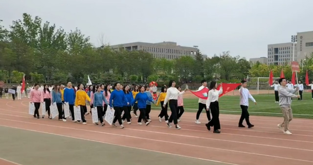 万象城罗马体育西甲联赛awcg在第60届校运会拼搏奋进.jpg