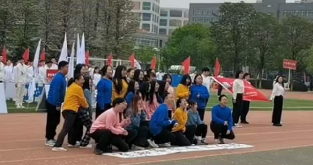 万象城罗马体育西甲联赛awcg在第60届校运会拼搏奋进2.jpg